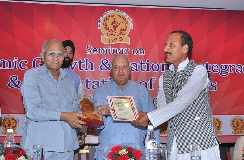 Abdul Haq conferred with Bharat Jyoti Award at New Delhi